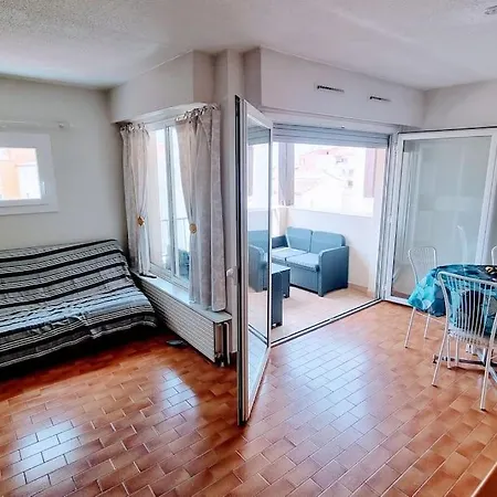 Διαμέρισμα 2 Chambres, Loggia, Piscine, Parking.